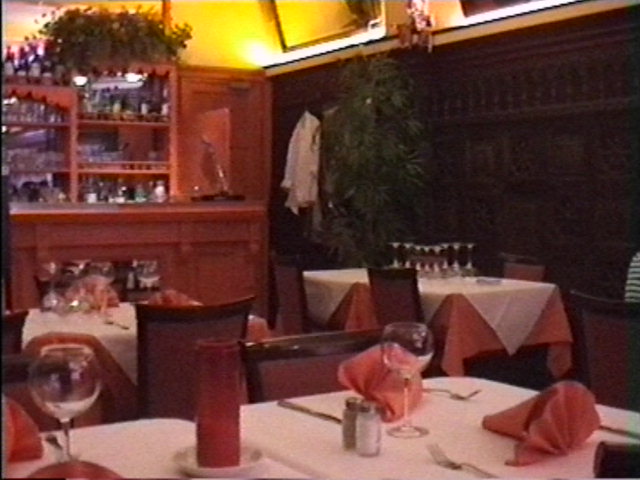 40 - RESTAURANT PRES DES GALERIES.JPG